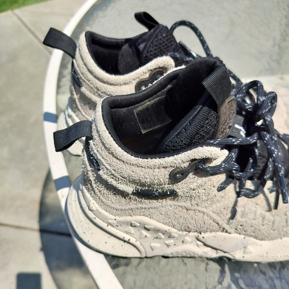 Stylish Men's Athletic Shoes in Black and Tan - Picture 15 of 15